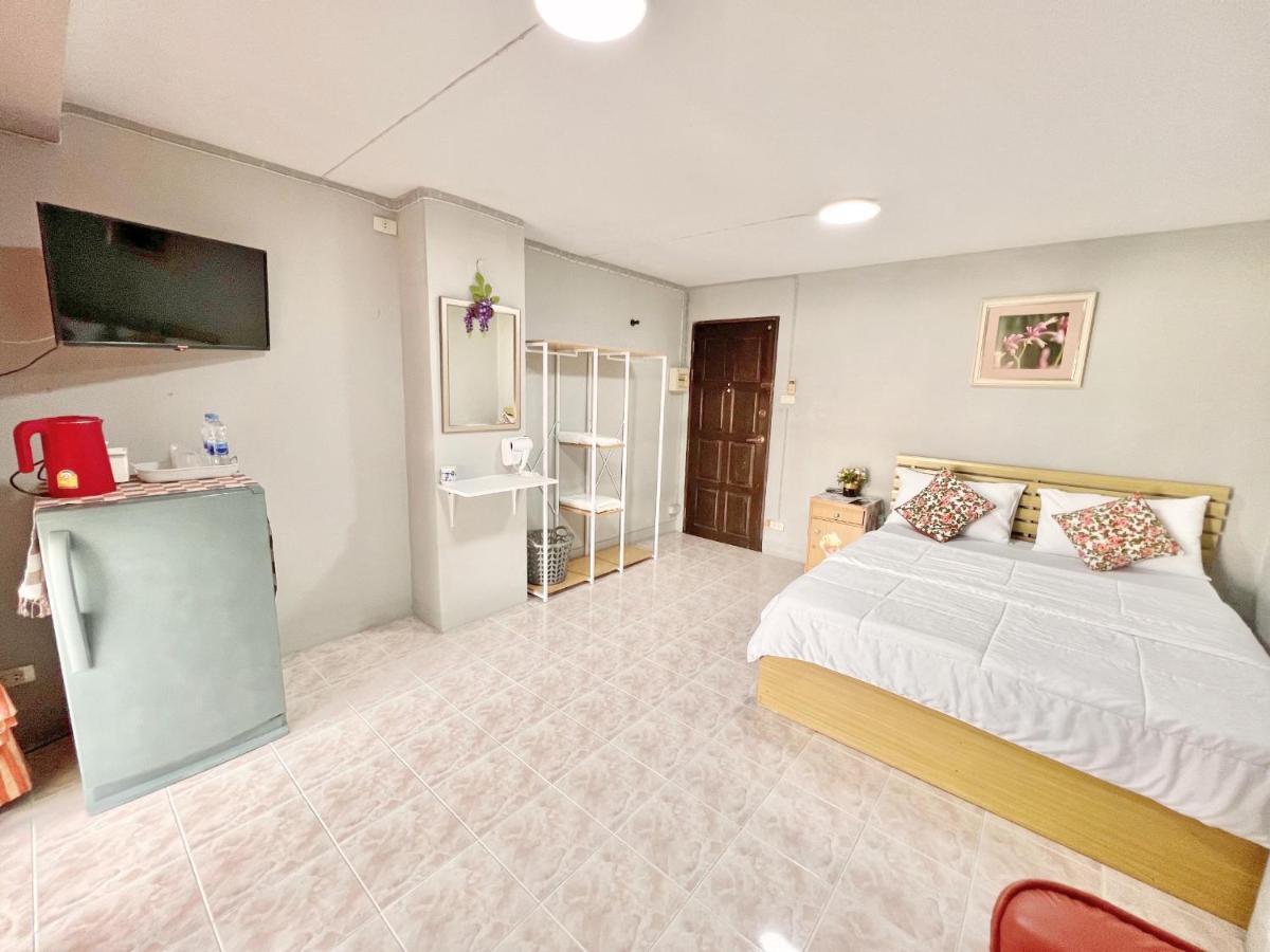 Penyos Suite Bangkok Exterior foto