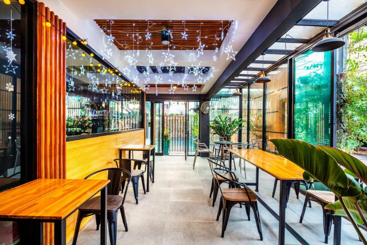 Penyos Suite Bangkok Exterior foto